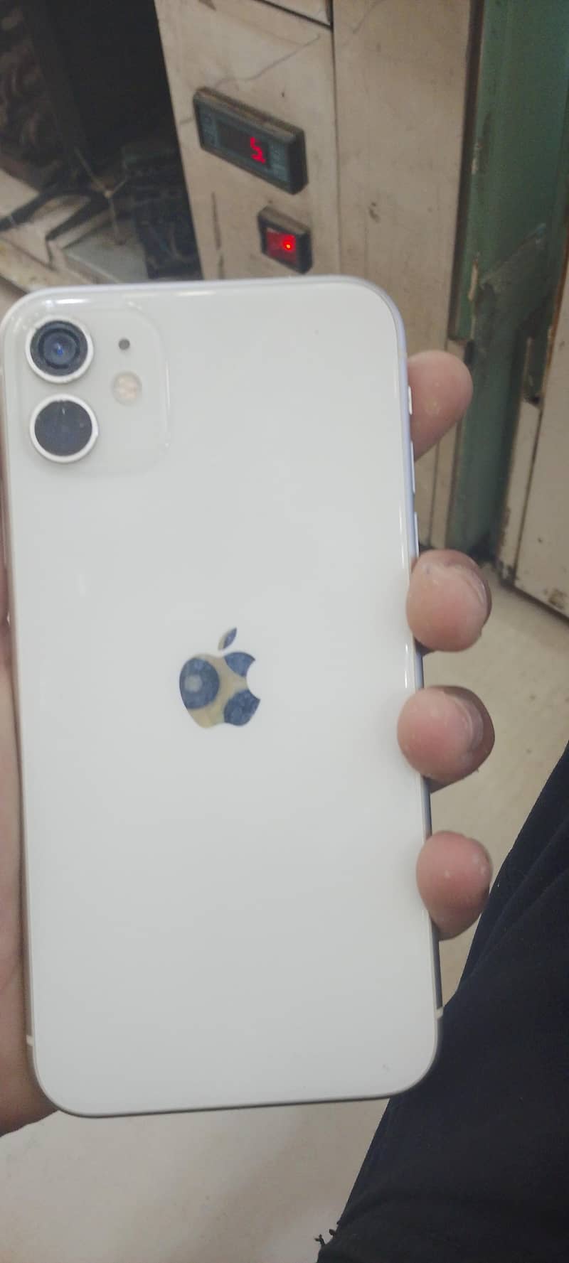 Apple iPhone 11 4