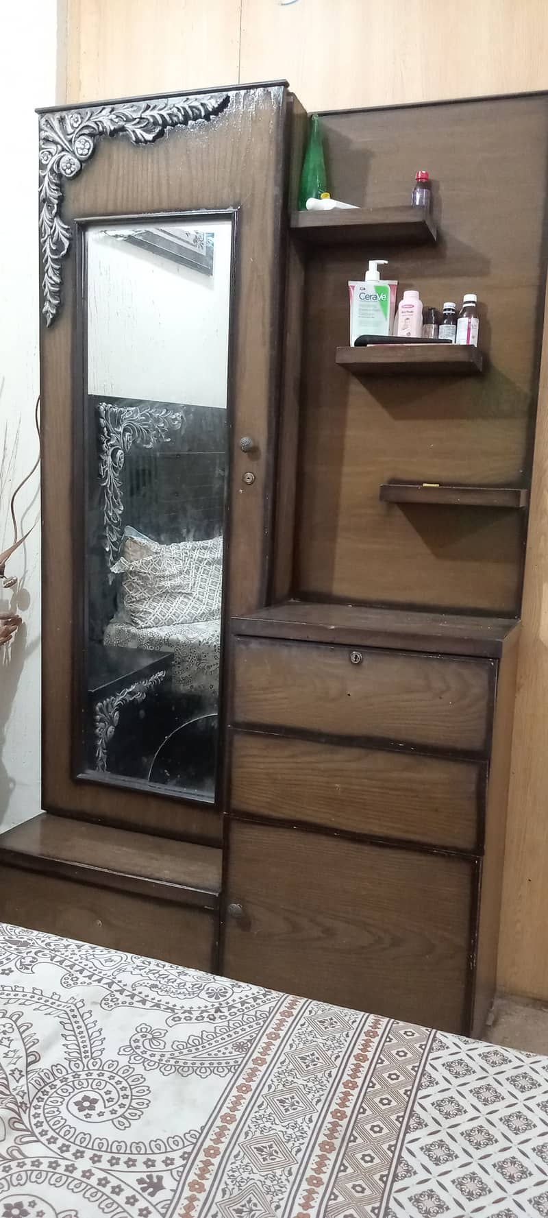 Dressing table 0