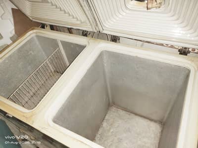 waves Deep freezer used in good condition