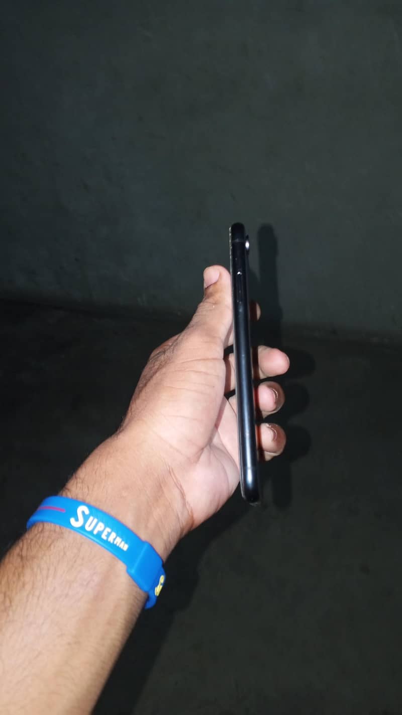 Apple iPhone X 3