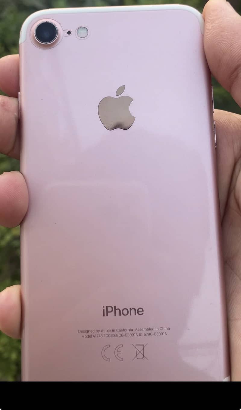 Apple iPhone 7 0