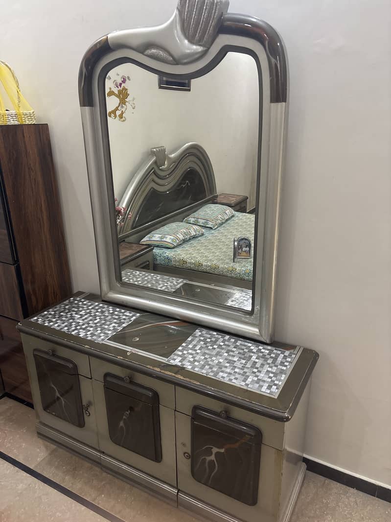 Bed set with dressing table 1