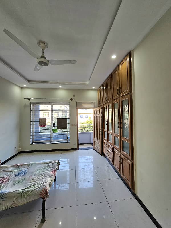 10 Marla Upper Portion With All Basic Necessities 2