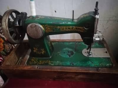 السلام علیکم بھائی سلائی مشین یوز میں ہے ٹھیک چلتی ہے کوئی مسئلہ نہیں