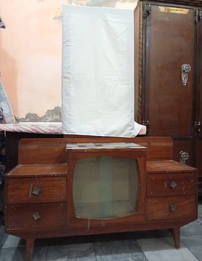 Wooden Dressing Table With Mirror