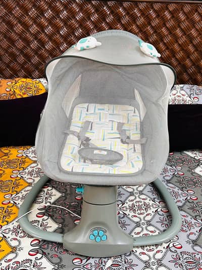 Electric baby swing with mosquito net
