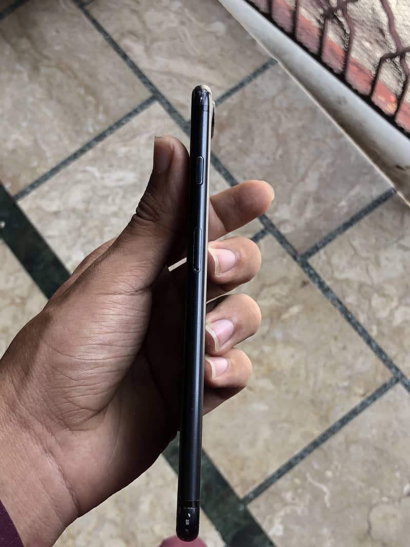 Apple iPhone 7 Plus 2