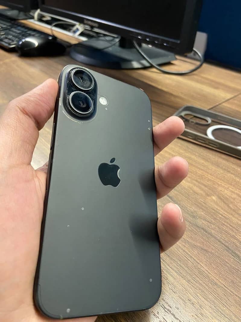 Apple iPhone 16 1