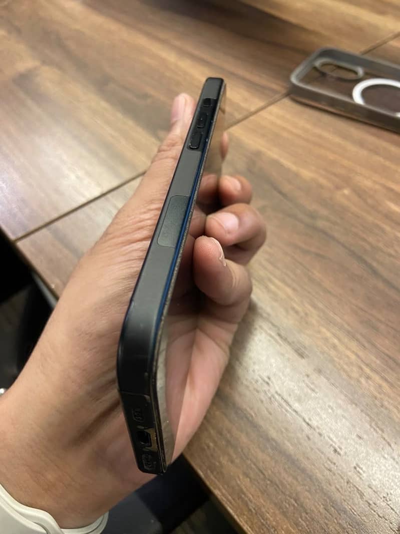 Apple iPhone 16 3