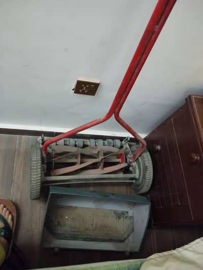 manual lawn mower