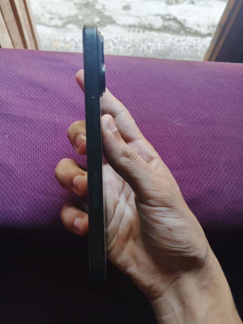 Apple iPhone 16 2