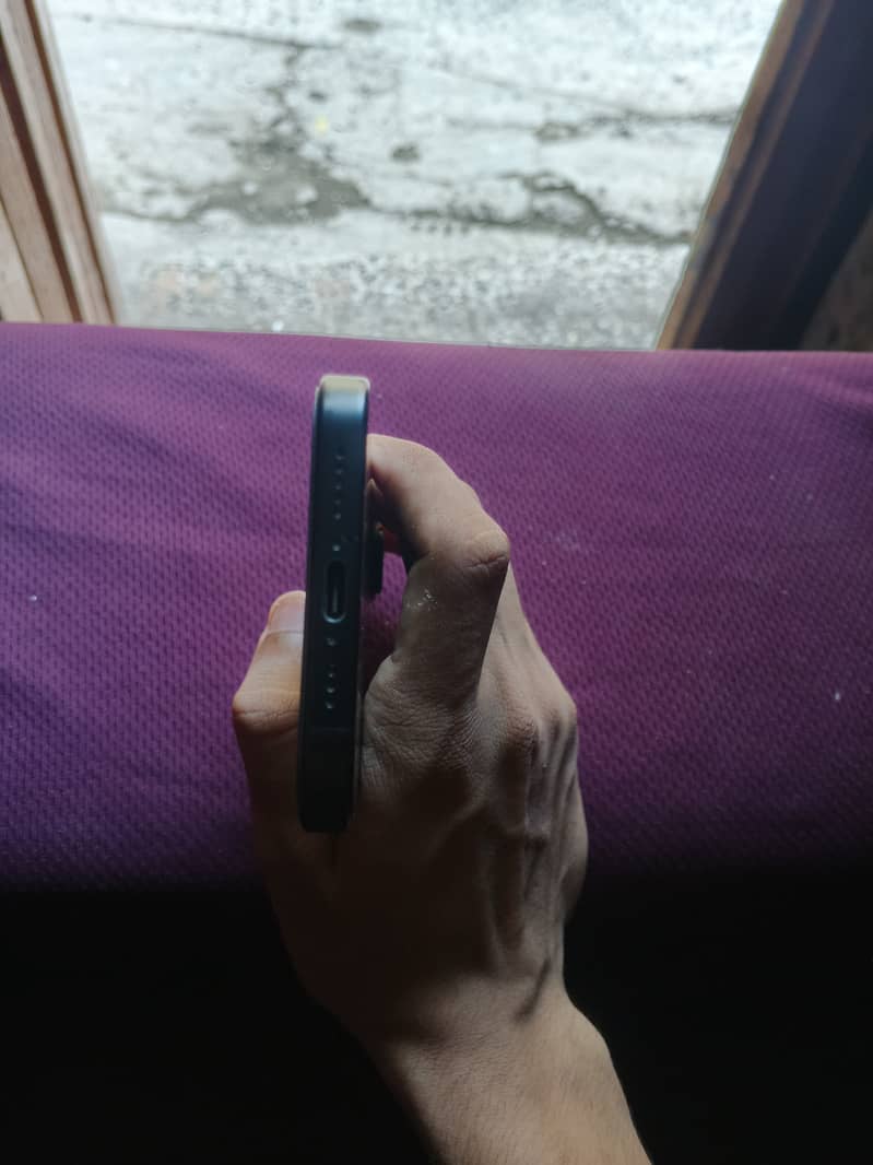 Apple iPhone 16 3