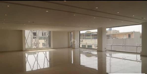 2400 square feet Commercial office for rent in Model Town