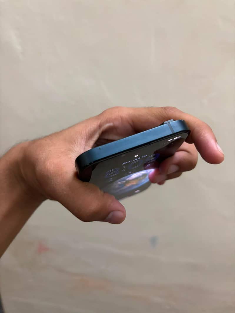 Apple iPhone 13 4