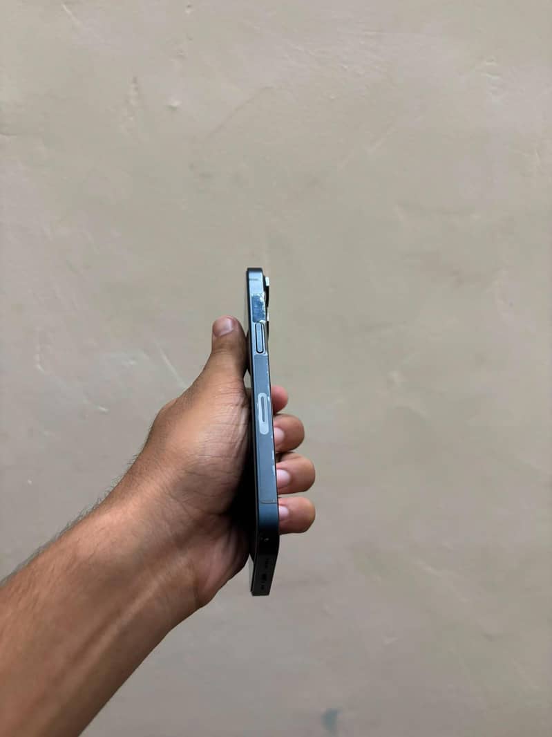 Apple iPhone 13 5