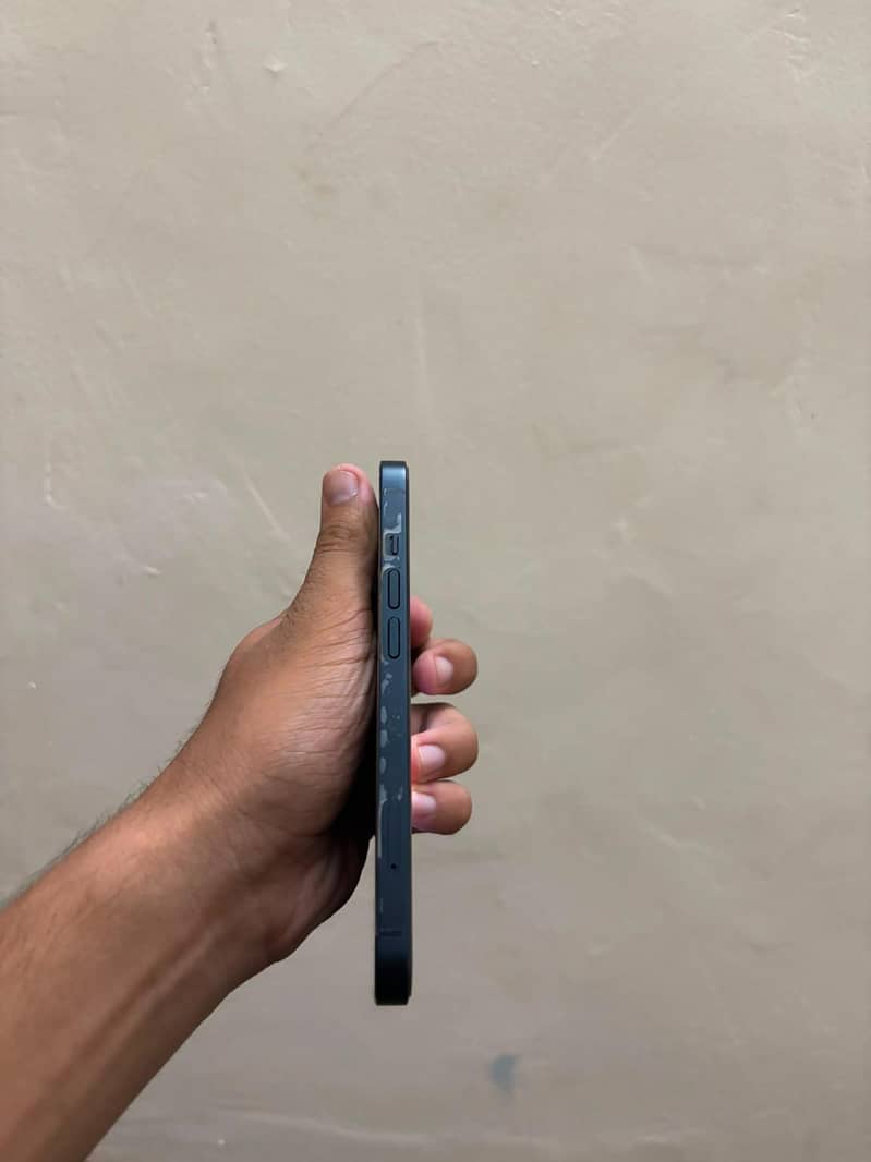 Apple iPhone 13 6
