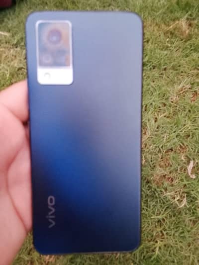 Vivo V21