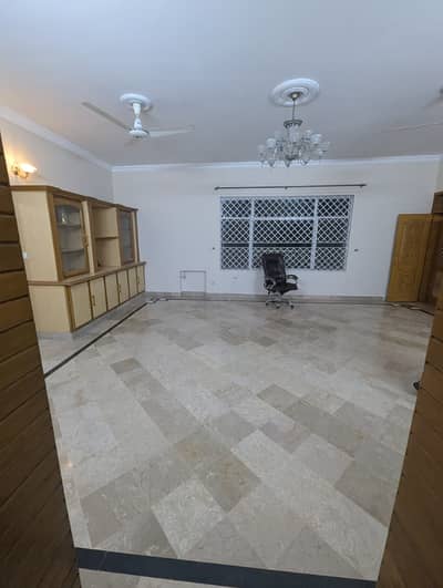 3 Bedrooms portion at G-11 size : 12 marla