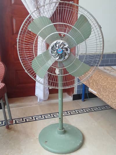 Pedestal fan in good condition