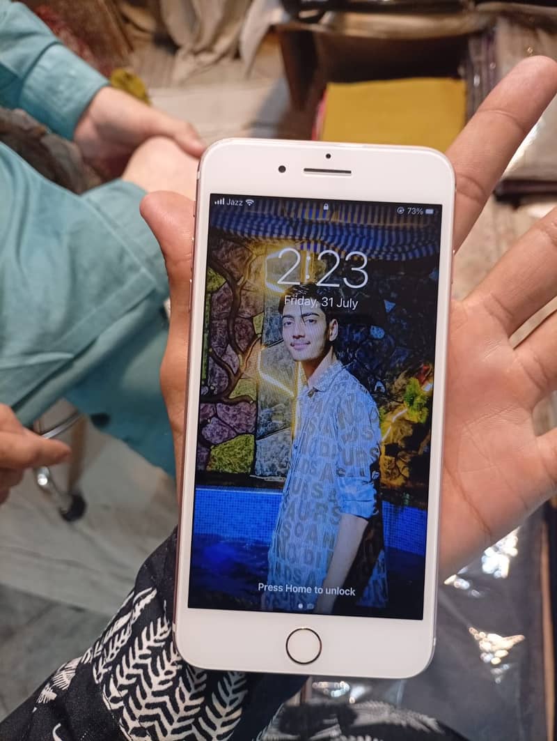 Apple iPhone 7 Plus 1
