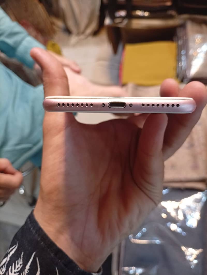Apple iPhone 7 Plus 6