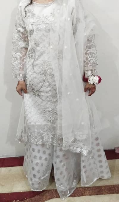 medium size Dres For SaLe . . bilkul brand new