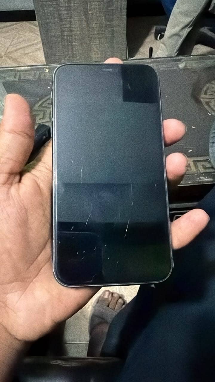 Apple iPhone 11 4