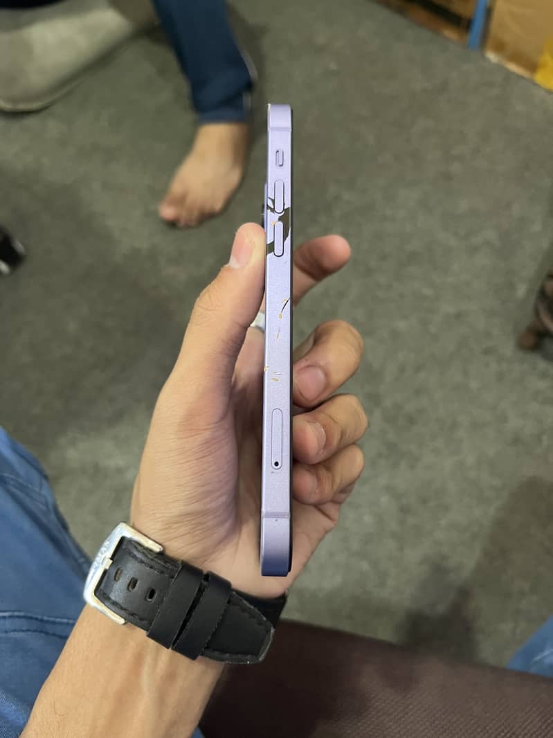 Apple iPhone 12 3