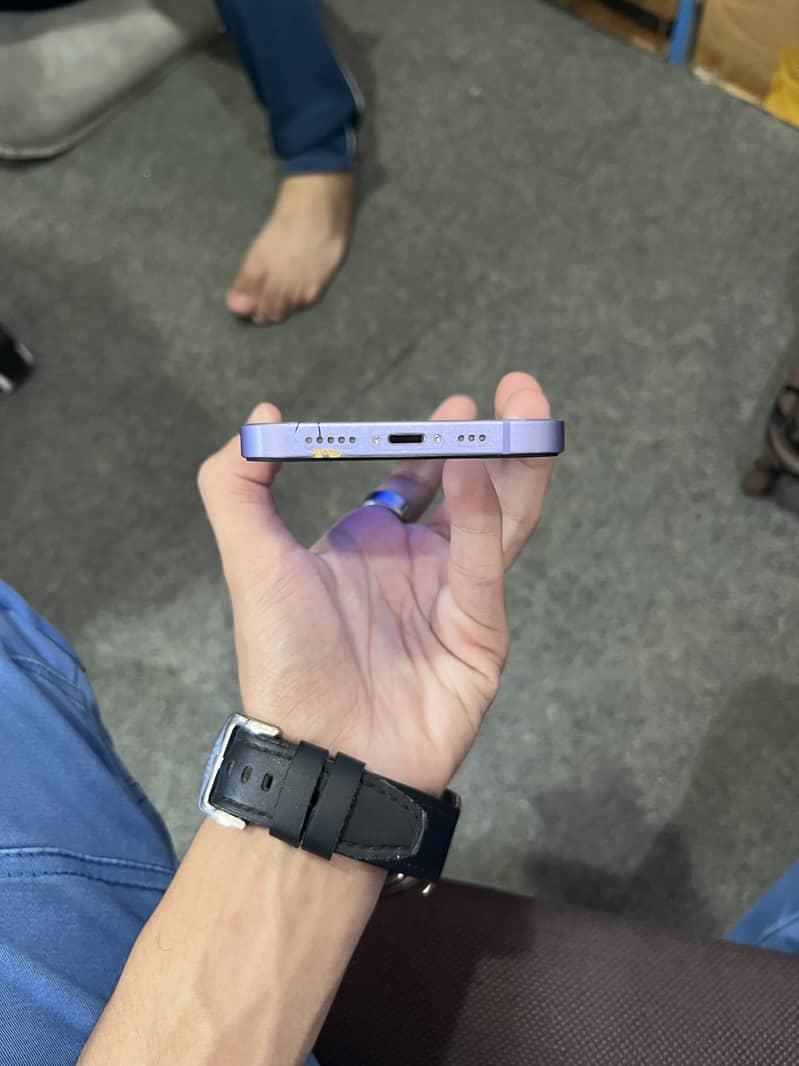 Apple iPhone 12 4