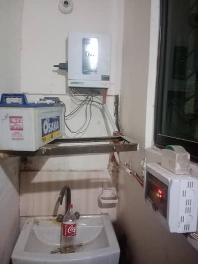 1.6 KW Hybrid inverter for sell ( one year used )
