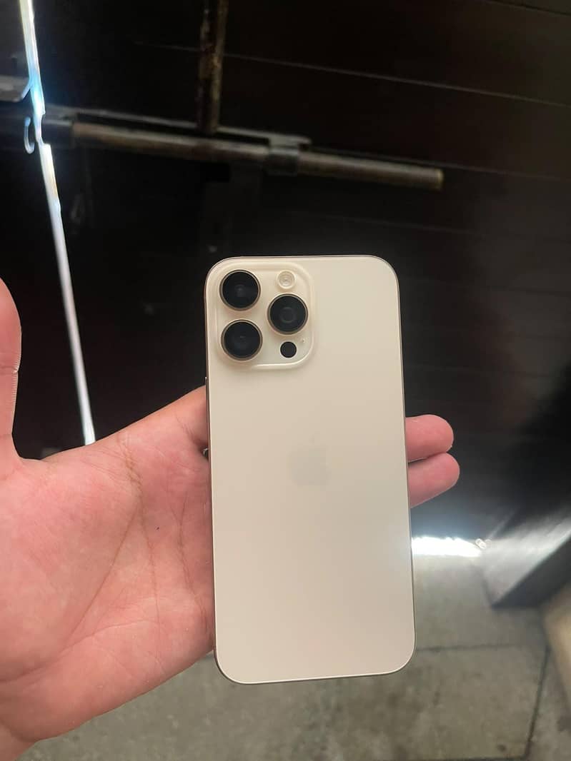 Apple iPhone 16 Pro Max 0