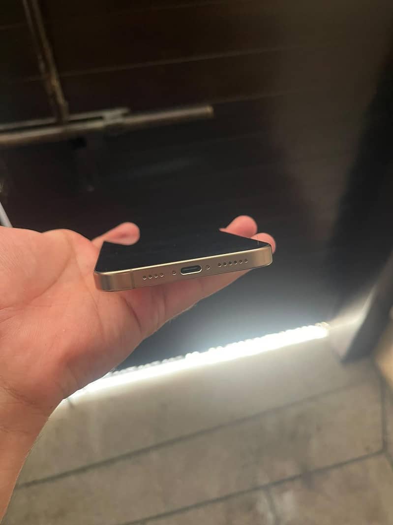Apple iPhone 16 Pro Max 3