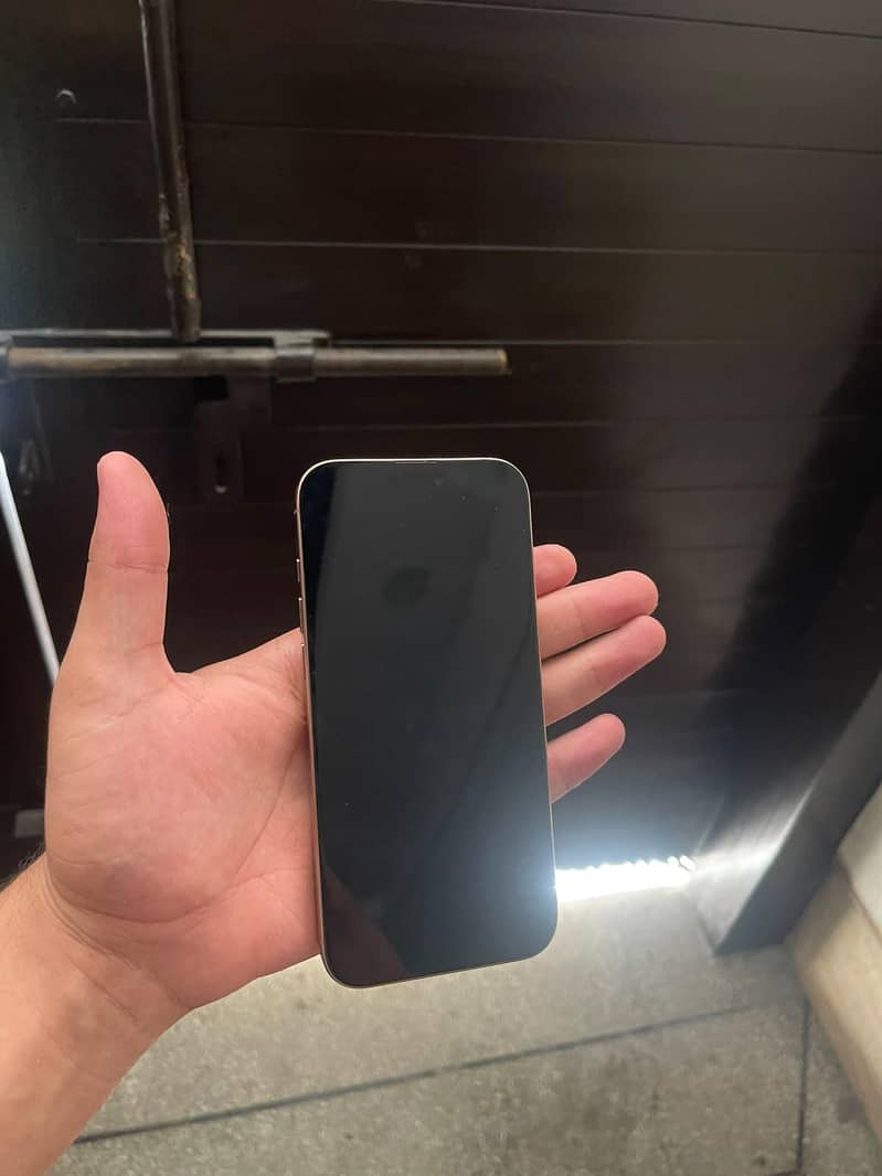 Apple iPhone 16 Pro Max 5