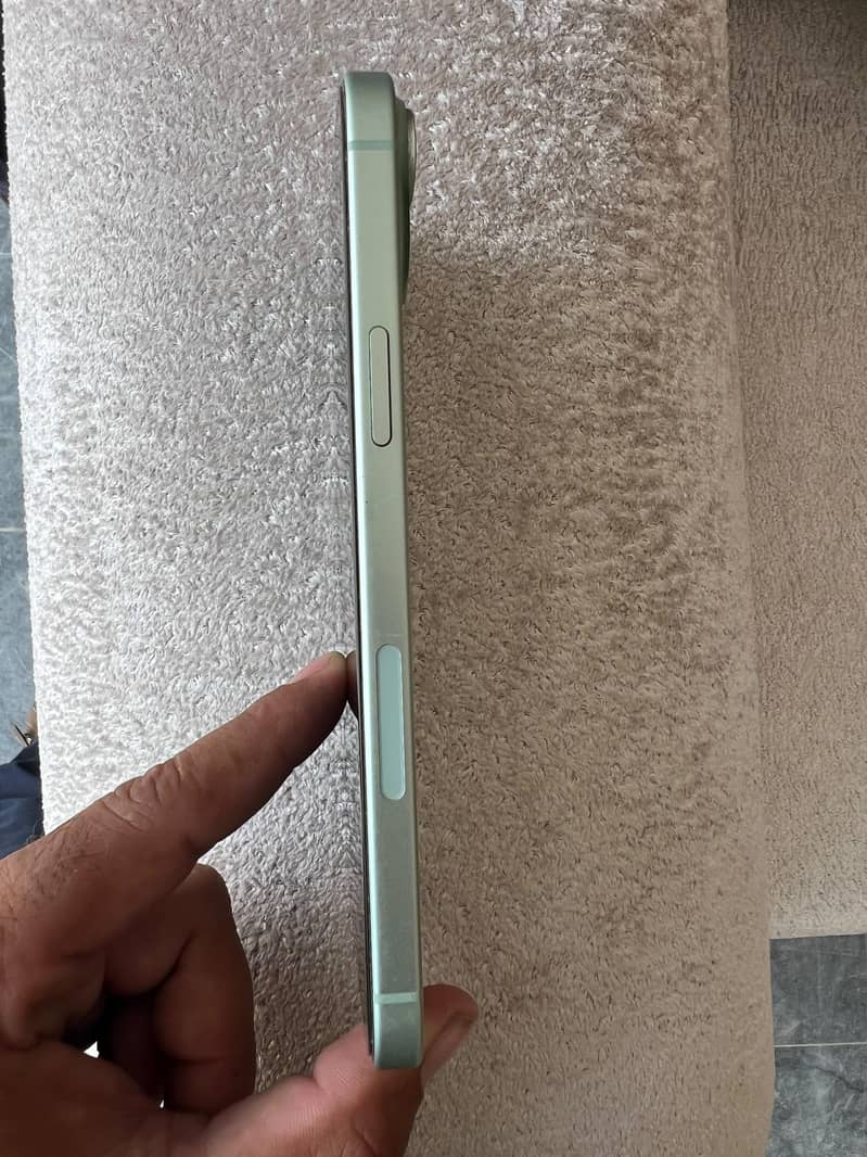 Apple iPhone 15 plus 3