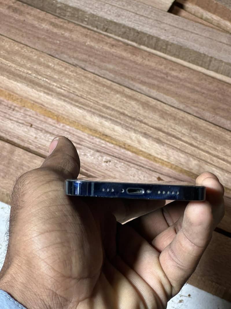 Apple iPhone 12 Pro 4