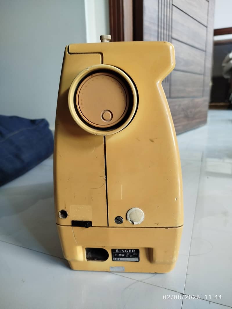 Sewing Machine  Singer 1