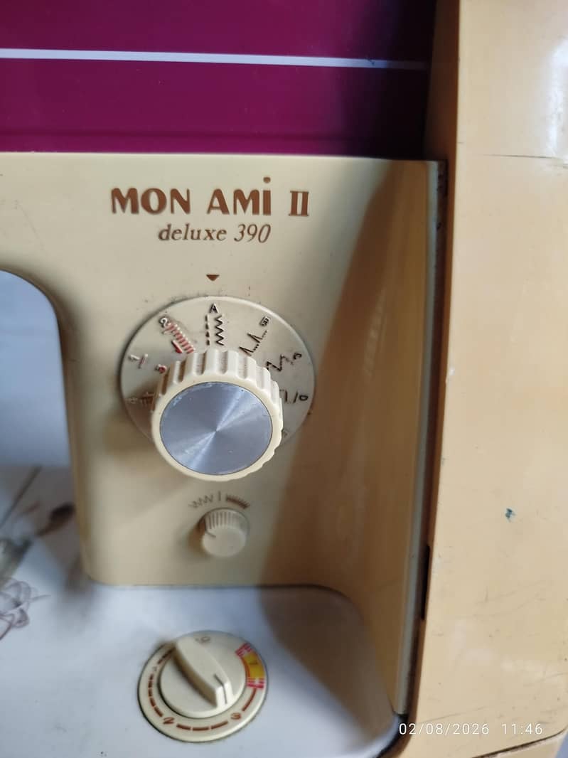 Sewing Machine  Singer 5