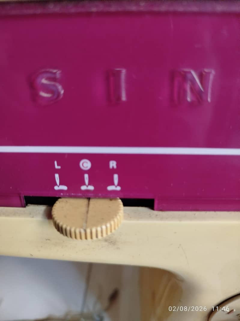 Sewing Machine  Singer 6