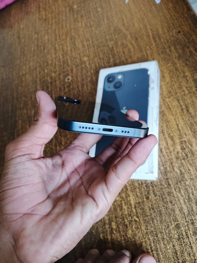 Apple iPhone 13 3