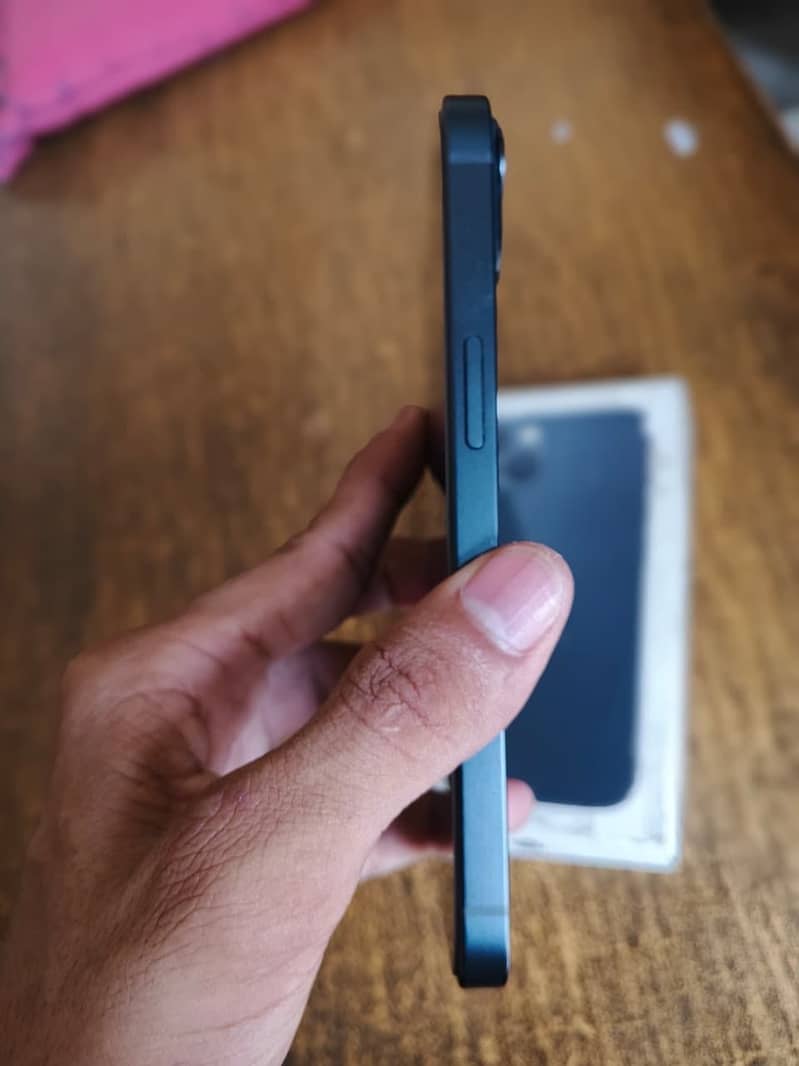 Apple iPhone 13 7