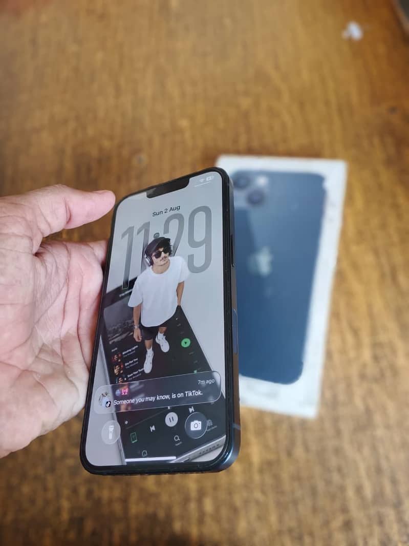 Apple iPhone 13 8