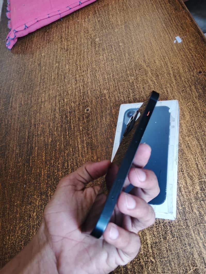 Apple iPhone 13 10