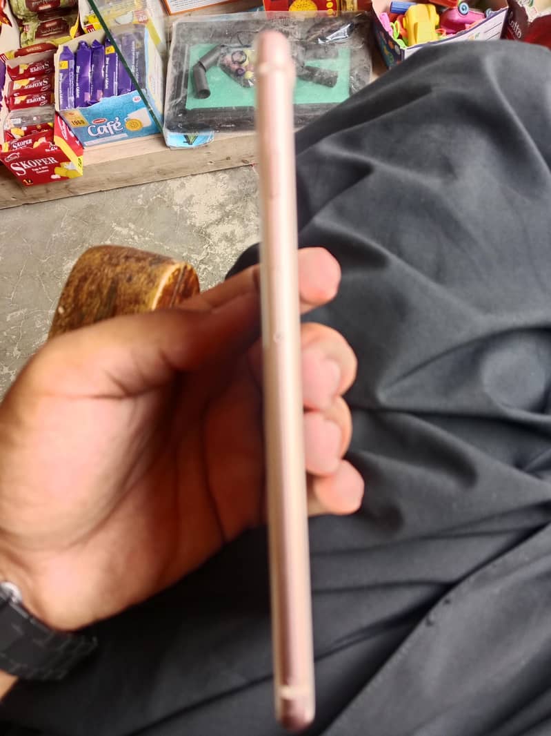 Apple iPhone 8 Plus 3
