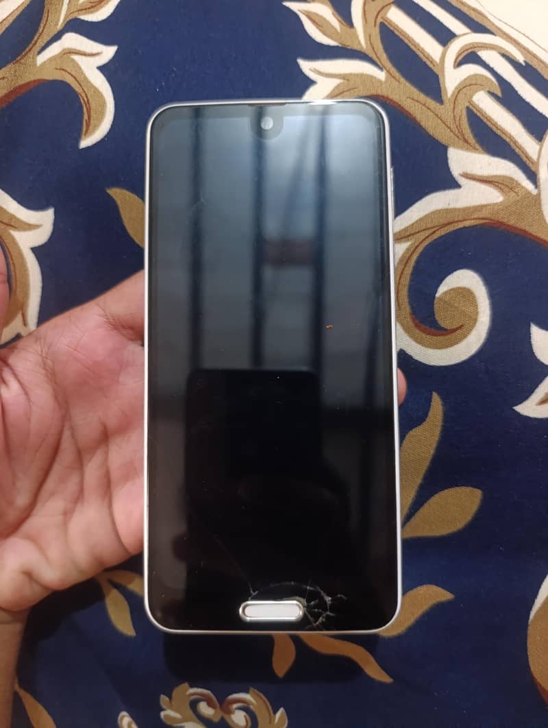 Sharp Aquos R2 0
