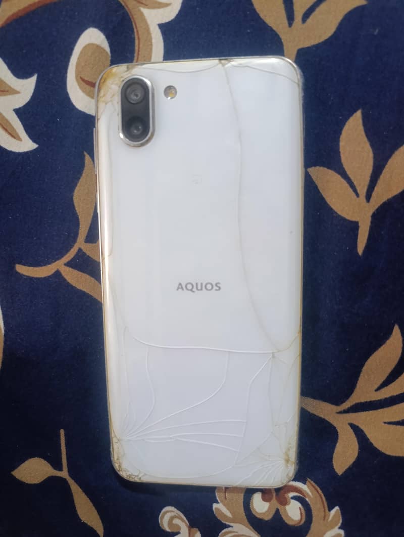 Sharp Aquos R2 1