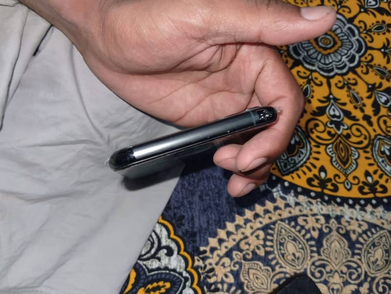 Apple iPhone 11 Pro Max 0