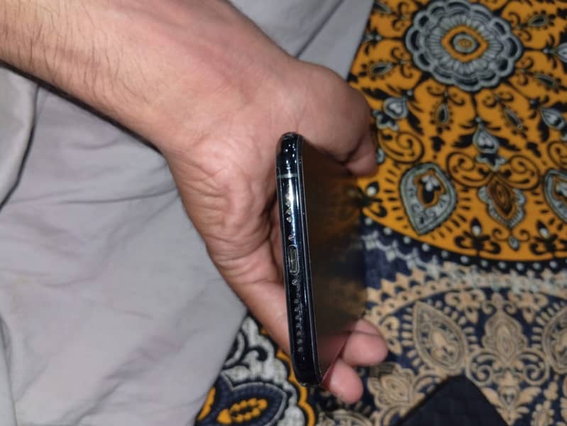 Apple iPhone 11 Pro Max 4