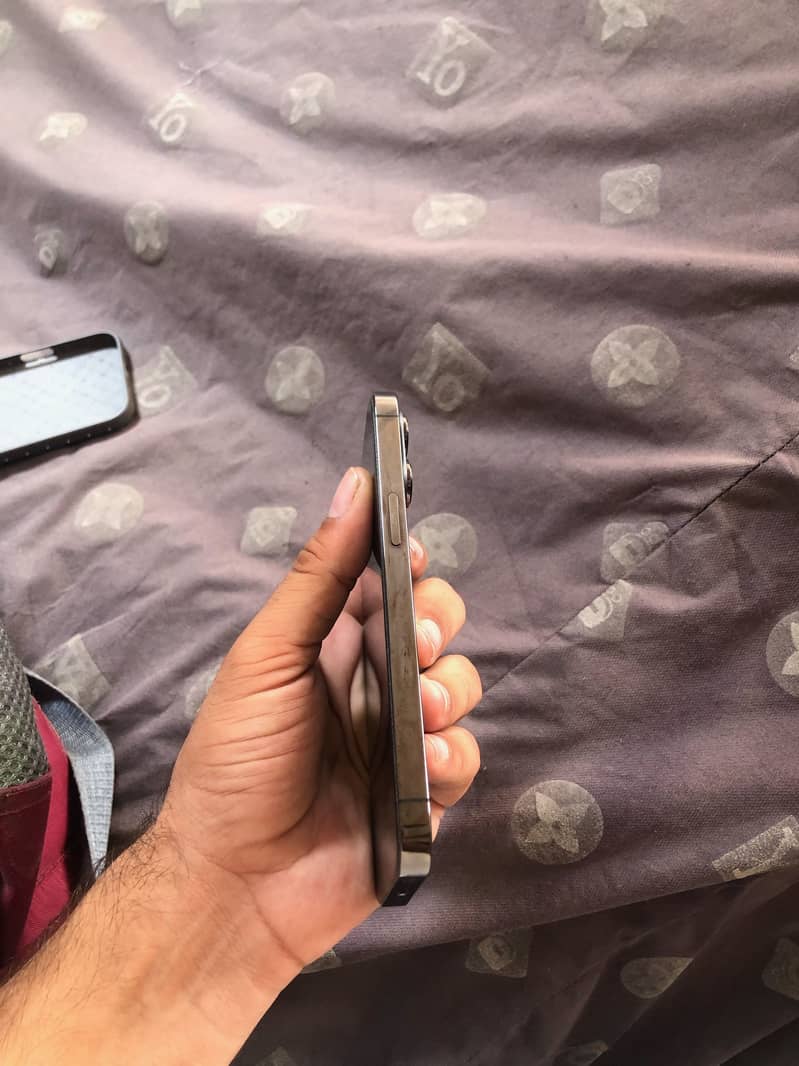 Apple iPhone 13 Pro 1