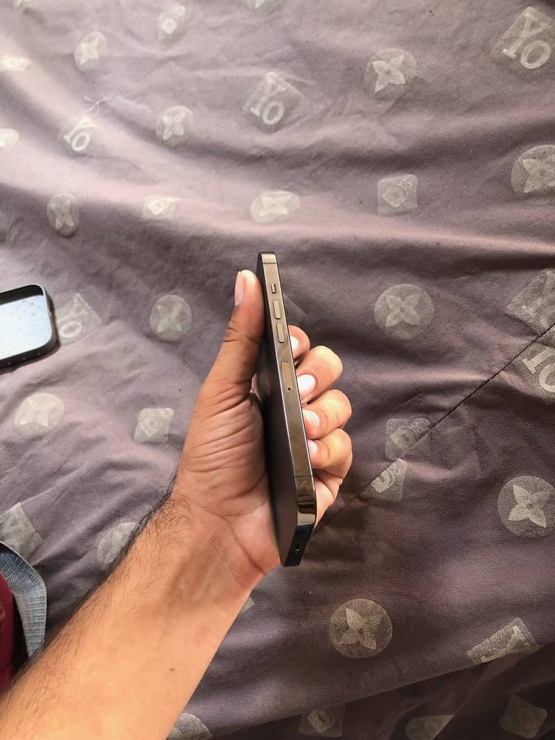 Apple iPhone 13 Pro 2