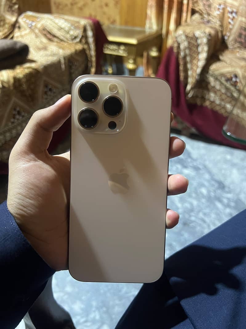 Apple iPhone 16 Pro Max 0